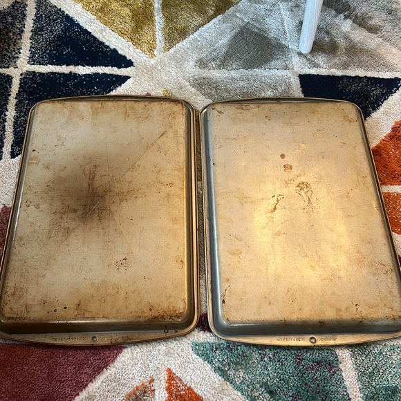 Two cookie/baking sheets - Picture 2 of 7